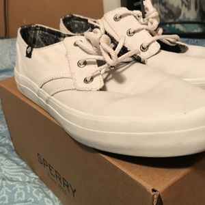 White women sperry shoes